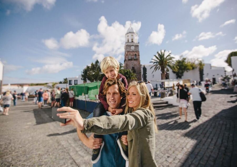 Lanzarote: Teguise Handicraft Market and La Graciosa Island - Caleta de Sebo and its unusual church
