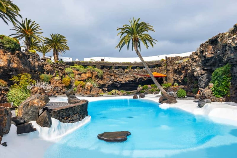 Lanzarote: Timanfaya Park, Jameos Agua, & Cueva Verdes Tour - Language, group size, and the guide’s role