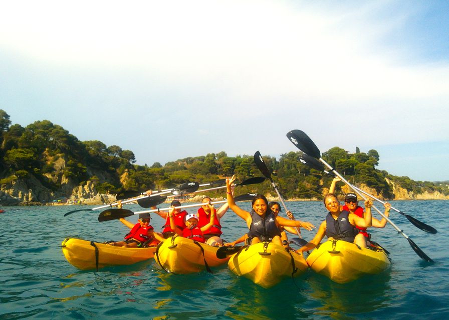 Lloret de Mar: Costa Brava Kayak Tour and Swimming - A short lesson before the first paddle