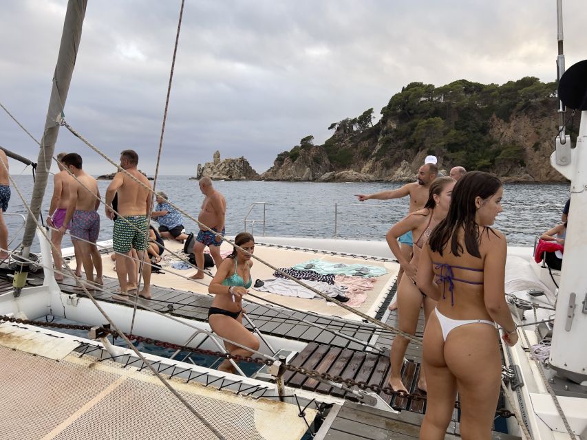 Lloret de Mar: Sunset Catamaran Cruise with DJ and Drinks - Why this cruise works best at sunset