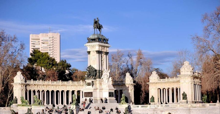 Madrid: 1.5-Hour Retiro Park Guided Walking Tour - Starting with the park’s grand landmarks