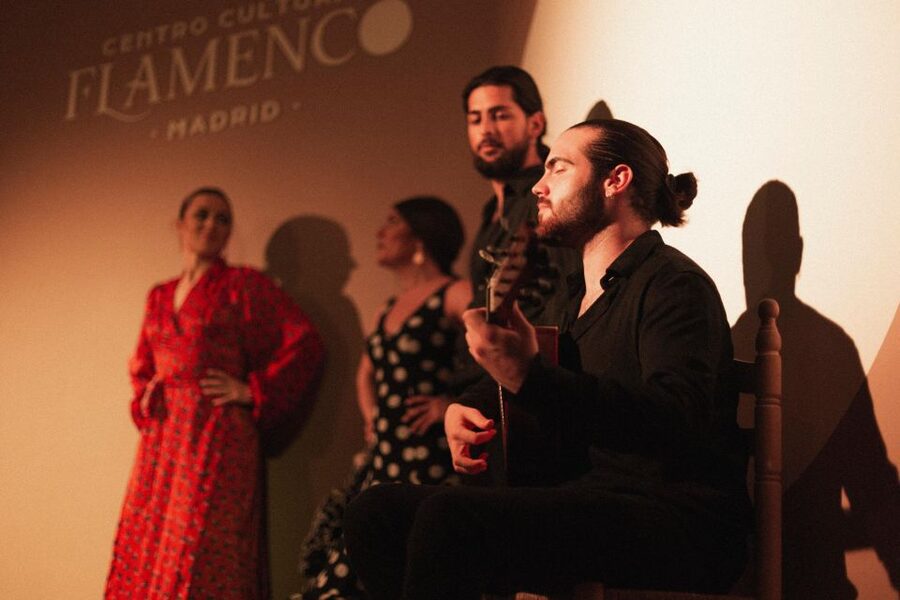 Madrid: 1-Hour Traditional Flamenco Show at Centro Cultural - What happens during the 55 minutes