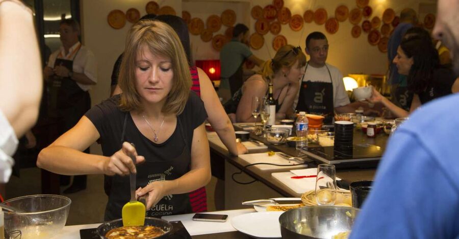 Madrid: 10 Tapas 2.5-Hour Cooking Class - The chefs make the difference