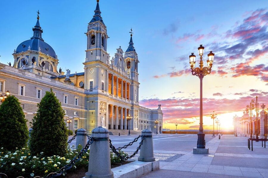 Madrid: Afternoon Royal Palace and Almudena Cathedral Tour - Start at Felipe IV in Plaza de Oriente