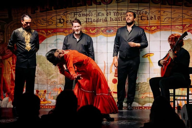 Madrid: Authentic Flamenco at Flamenco de Leones with drink - Adding tapas and dinner