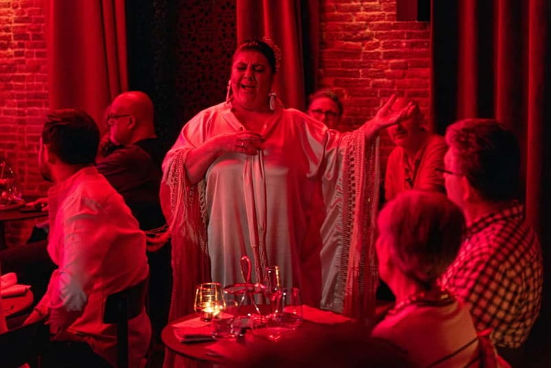 Madrid: Authentic Flamenco at Flamenco de Leones with drink - Tradition with a modern stage style