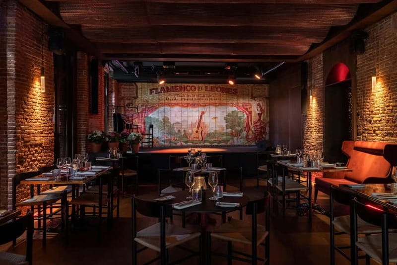 Madrid: Authentic Flamenco at Flamenco de Leones with drink - Formal dress and the right audience