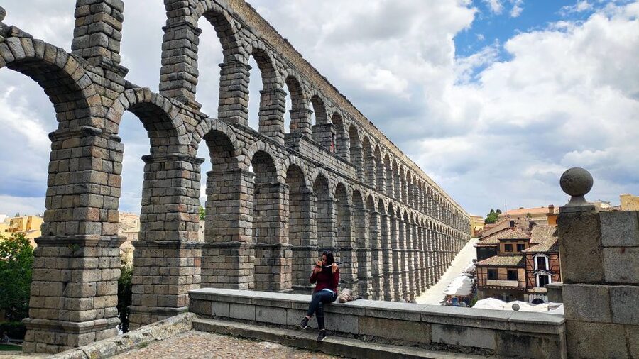 Madrid: Avila and Segovia Day Trip with Tickets to Monuments - Time, meals, and the pace of the day