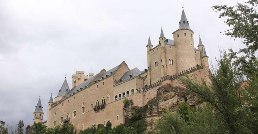 Madrid: Avila and Segovia Day Trip with Tickets to Monuments - Why this day trip works from Madrid