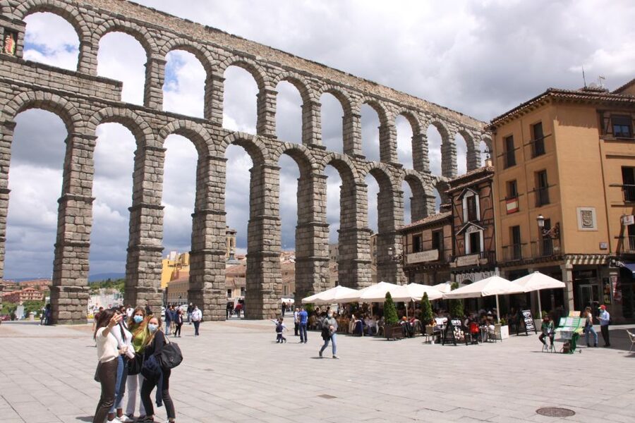 Madrid: Avila and Segovia Day Trip with Tickets to Monuments - Ávila’s walls and medieval center