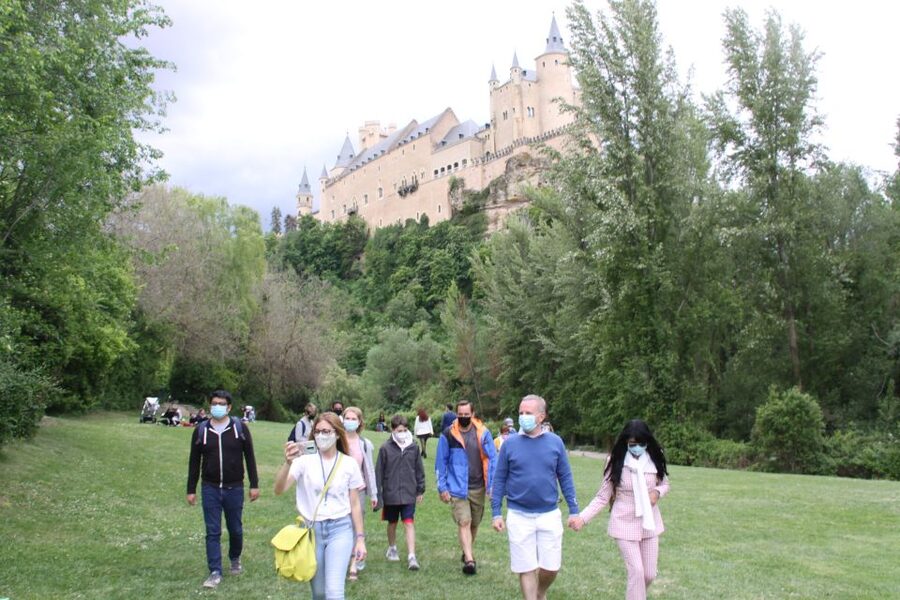 Madrid: Avila and Segovia Day Trip with Tickets to Monuments - The journey to Segovia