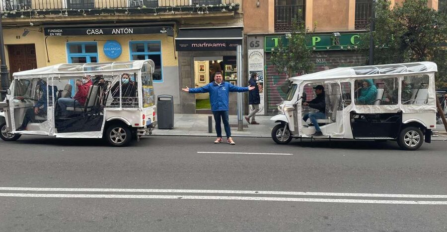 Madrid: City Highlights Tuk Tuk Tour - Puerta de Alcalá and the grand Paseo del Prado