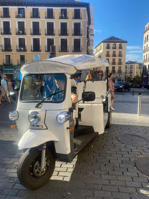 Madrid: Eco-Friendly, Private, and Unique Tuk Tuk Experience - What the guides add to the ride