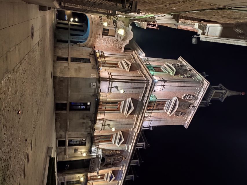 Madrid: Enchanted Evening Walking Tour in Spanish - Why Madrid works so well after dark