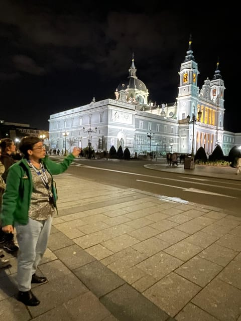 Madrid: Enchanted Evening Walking Tour in Spanish - Plaza de la Villa and the medieval city