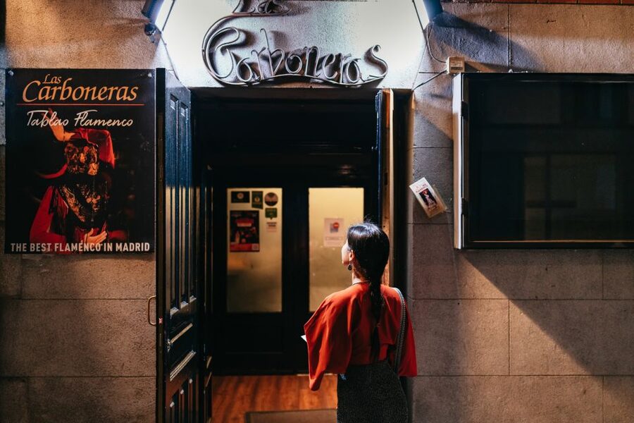 Madrid: Flamenco Show at Tablao Las Carboneras - Choosing your seat in a compact room