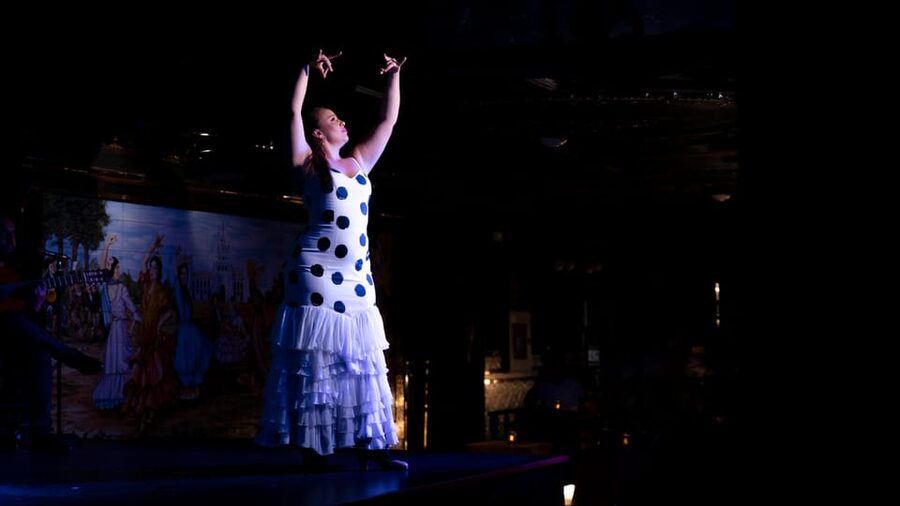Madrid: Flamenco Show&Drink at Tablao 1911 (World's Oldest) - The welcome drink and the evening rhythm