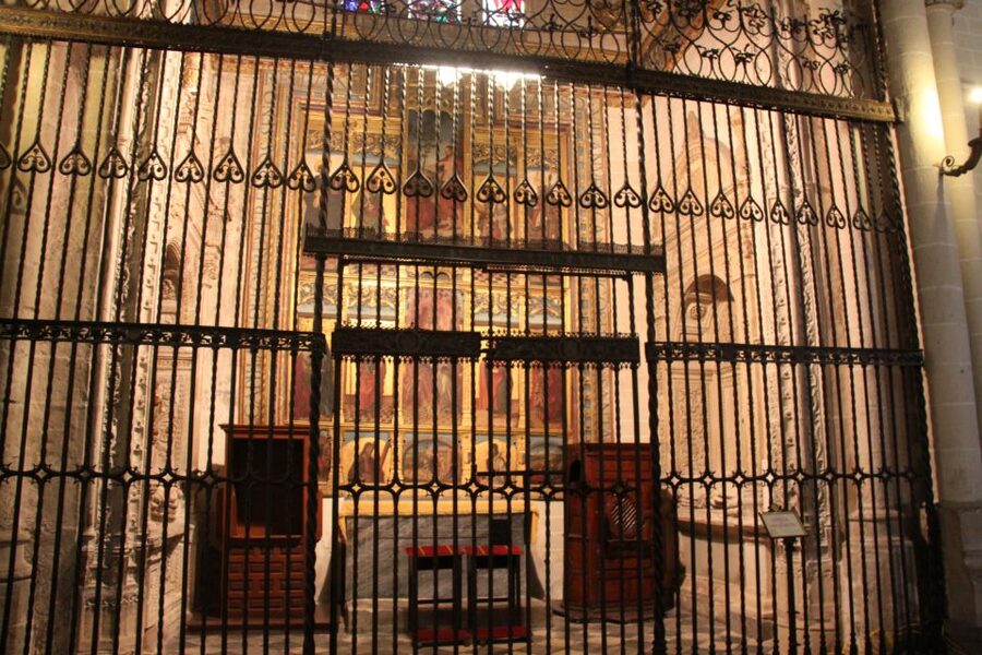 Madrid: Full-Day Guided Tour of Toledo with Cathedral Visit - Seventy-five minutes to eat and wander