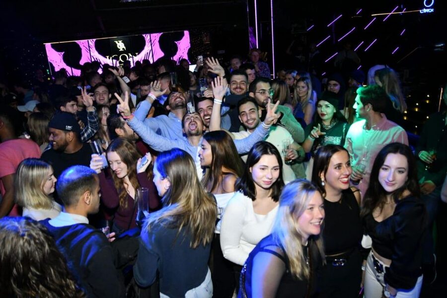 Madrid: Guided Pub Crawl Madrid Experience and Club Entry - How to get the best value from $20