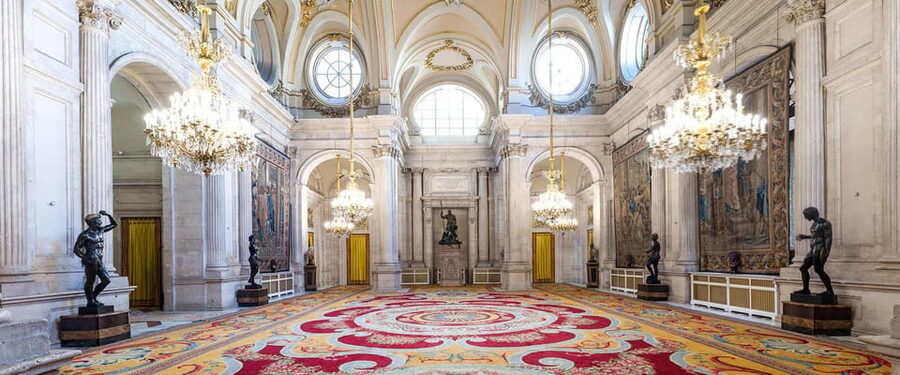 Madrid: Guided Tour of the Royal Palace with Fast Access - Entering the palace without buying a ticket in the regular line