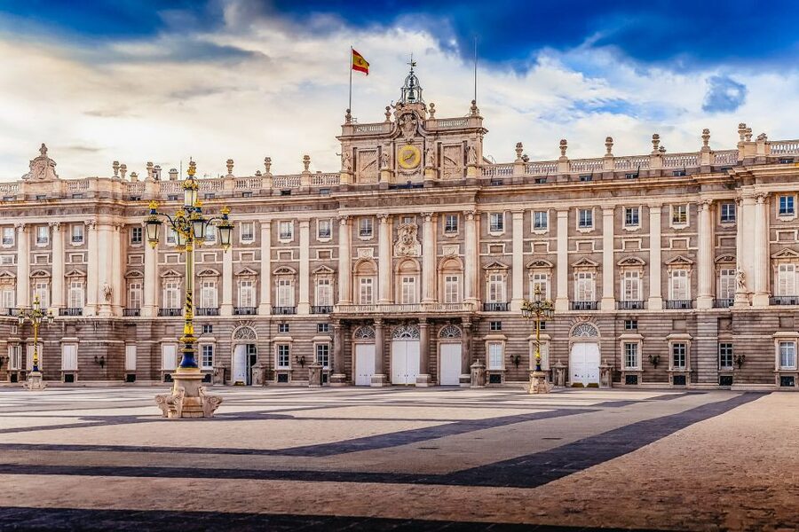 Madrid: Guided Tour of the Royal Palace with Fast Access - The grand interiors, explained room by room