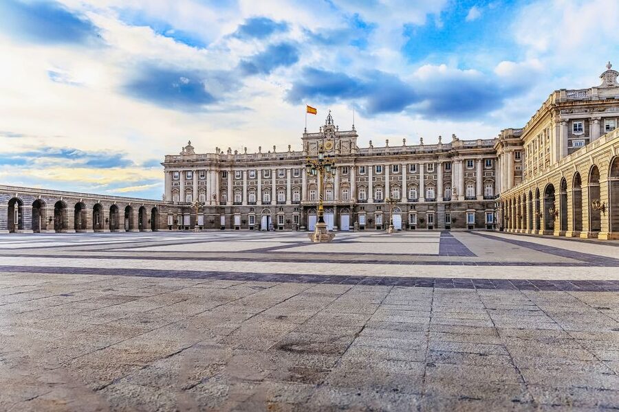 Madrid: Guided Tour of the Royal Palace with Fast Access - Spanish royalty beyond the display rooms