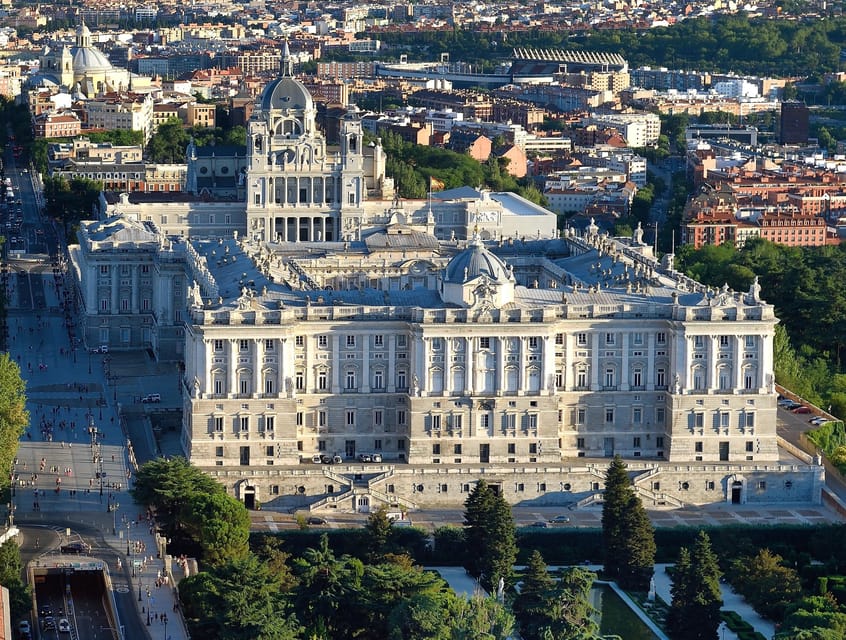 Madrid: Guided Tour of the Royal Palace with Fast Access - The pace, language, and practical limits