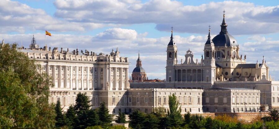 Madrid: Guided Visit to the Royal Palace - The great banqueting hall