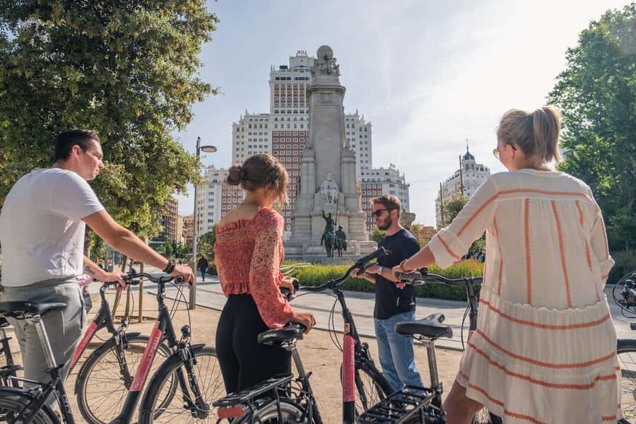 Madrid: Highlights Bike Tour with Optional E-Bike or Tapas - Key points to know before you book