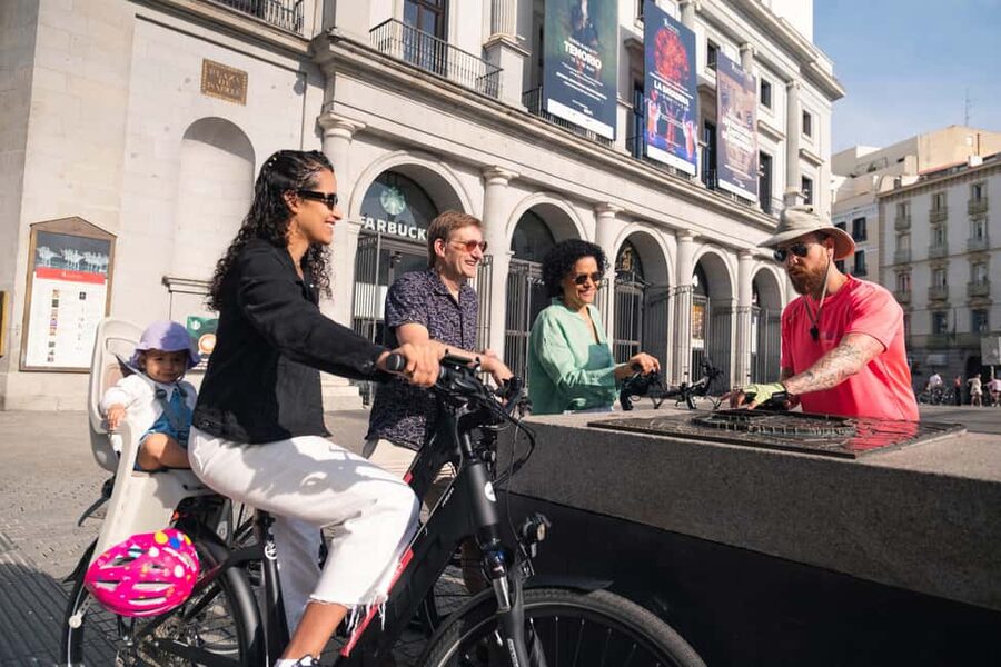 Madrid: Highlights Bike Tour with Optional E-Bike or Tapas - Why a bicycle works so well in central Madrid