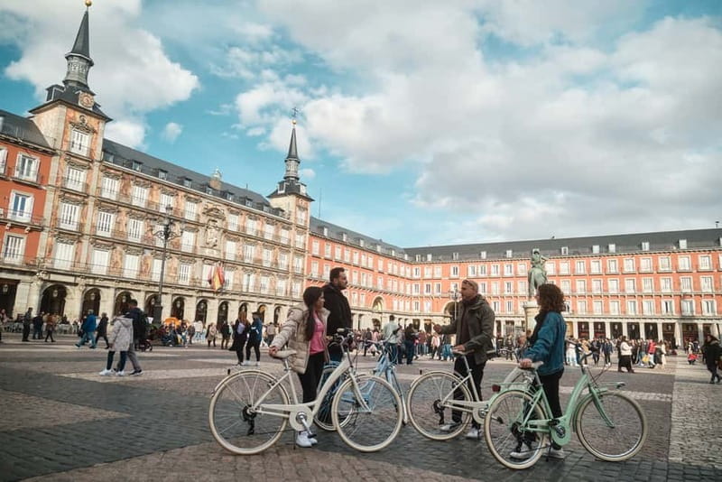 Madrid: Highlights Guided Vintage Bike Tour and Tapas Option - Why a bicycle is a smart way to meet Madrid