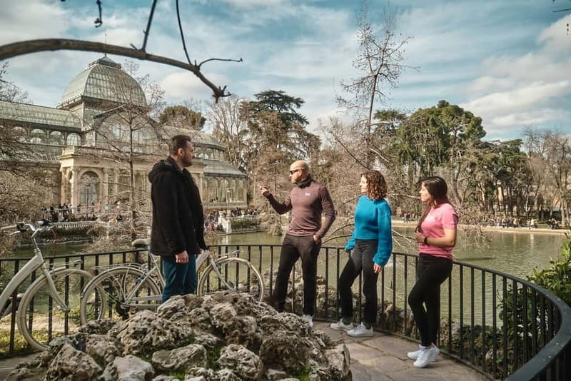 Madrid: Highlights Guided Vintage Bike Tour and Tapas Option - Puerta de Alcalá and Gran Vía