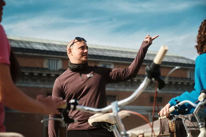 Madrid: Highlights Guided Vintage Bike Tour and Tapas Option - Starting in the Literary Quarter