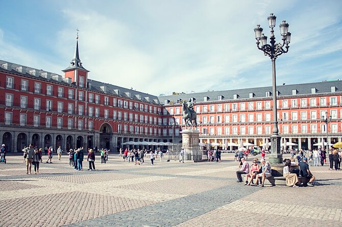 Madrid Historic Centre Food Tour with Authentic Tapas & Wines - Plaza Mayor and the old center