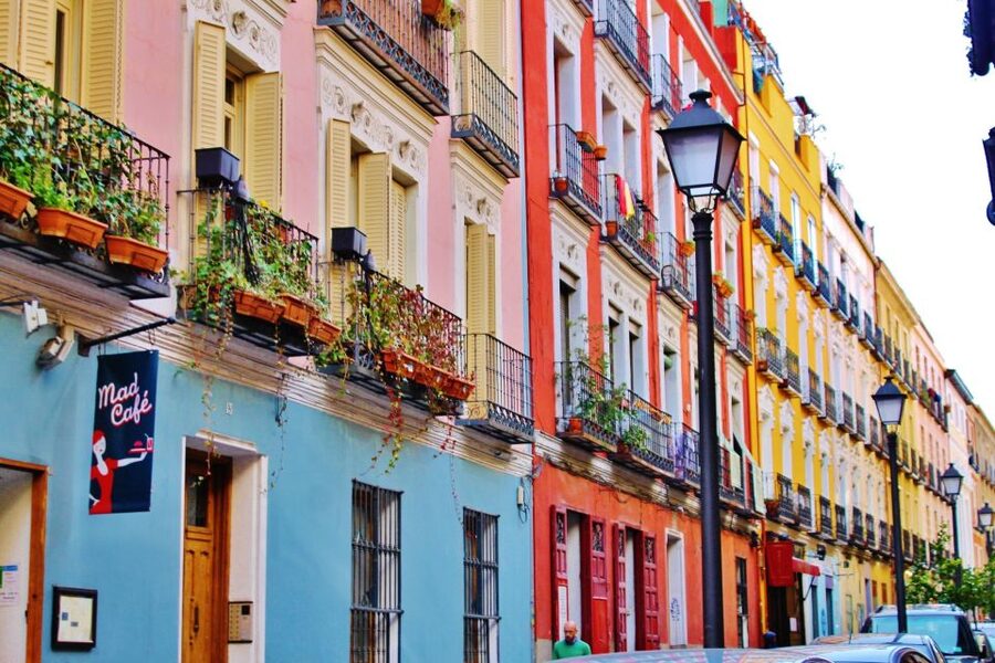 Madrid Historical Centre & Old Town Walking Tour in French - Key points at a glance