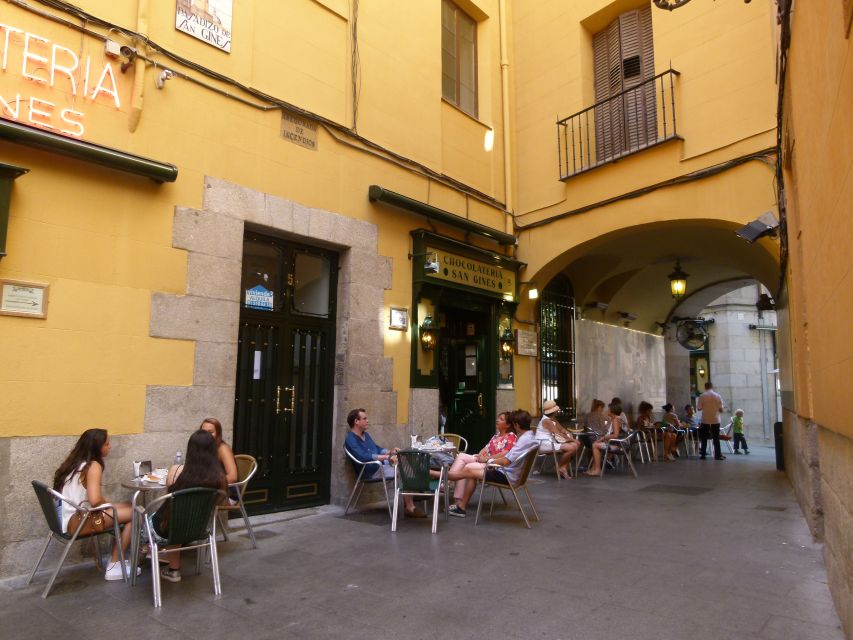 Madrid Historical Centre & Old Town Walking Tour in French - The Royal Palace and Almudena Cathedral