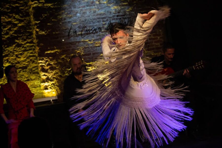 Madrid: La Cueva de Lola Flamenco Show Tickets with Drink - A flamenco show in a real Madrid setting