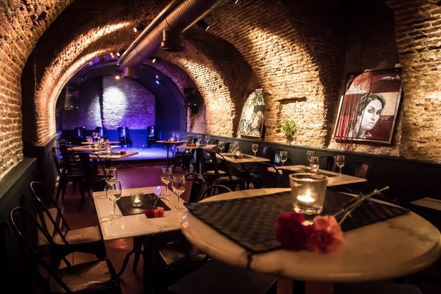 Madrid: La Cueva de Lola Flamenco Show Tickets with Drink - Why the intimate room changes the experience