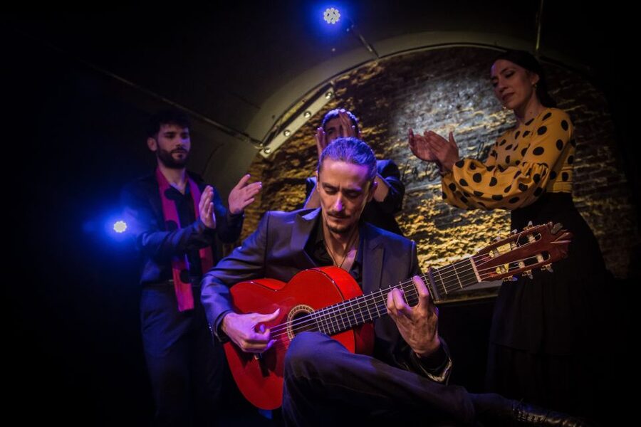 Madrid: La Cueva de Lola Flamenco Show Tickets with Drink - Entering the 17th-century cave