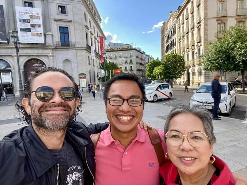 Madrid: Old Town, Poets District, and Royal Palace Tour - Madrid through its writers and old streets