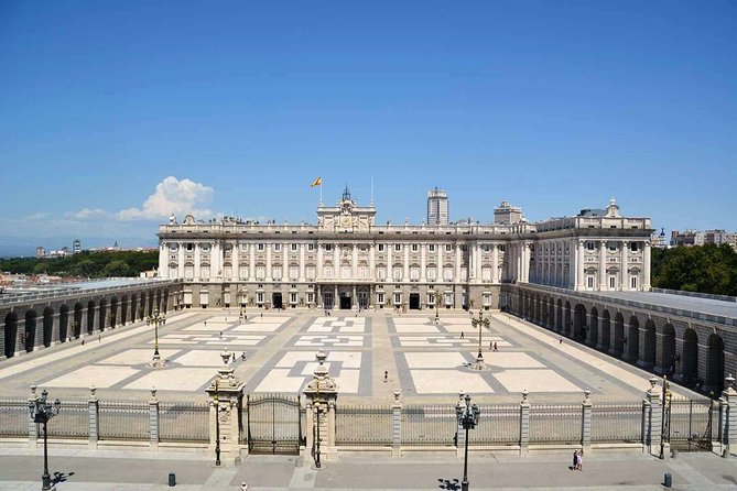 Madrid Old Town & Royal Palace Walking Tour Skip the Line Ticket - Plaza Mayor and Madrid’s changing names