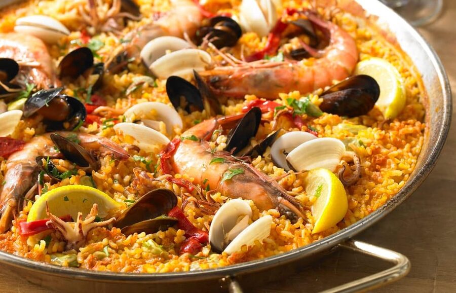 Madrid: Paella and Sangria Workshop in the City Center - A central Madrid meeting point with one easy landmark