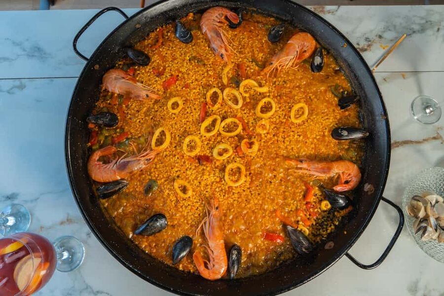 Madrid: Paella and Sangria Workshop with Tapas - Paella from chopping board to shared table