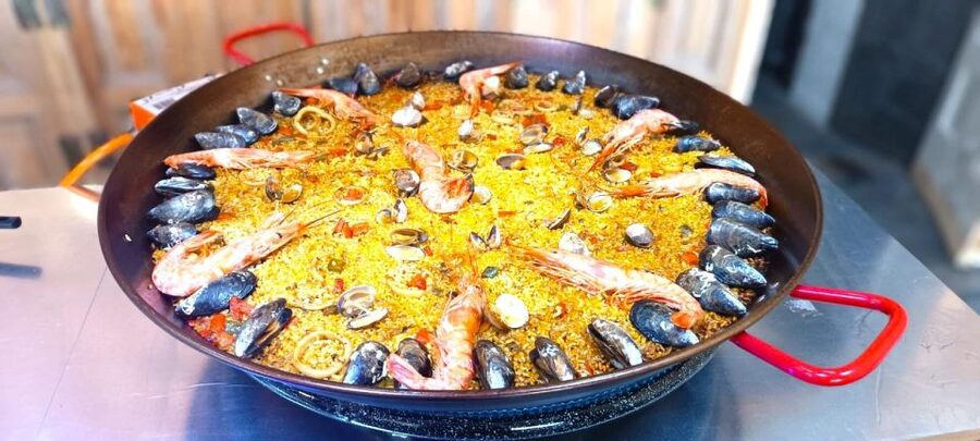 Madrid: Paella and Sangria Workshop with Tapas - The hosts make the difference