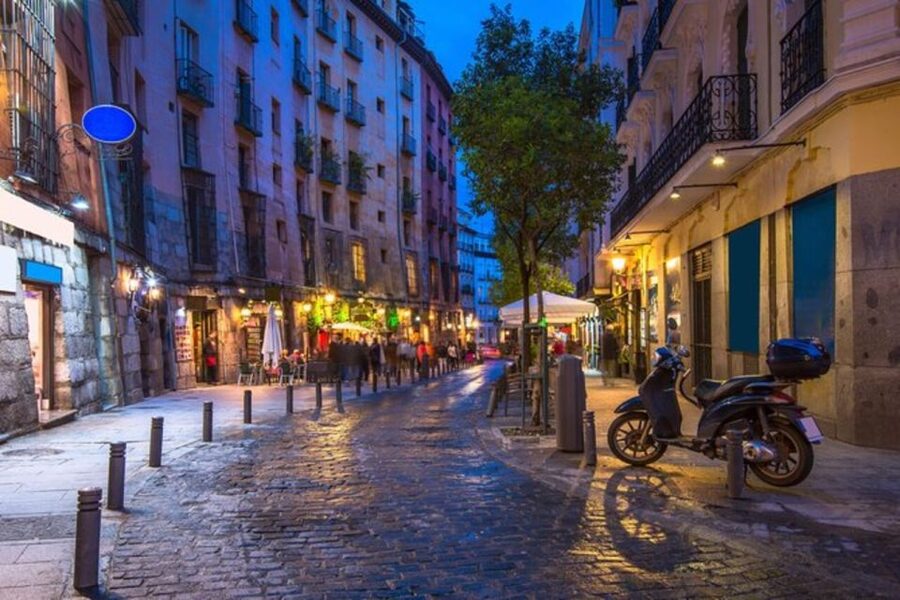 Madrid: Panoramic Open-Top Bus Day or Night Tour with Guide - Why this bus tour works as a first look at Madrid
