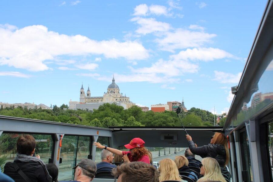 Madrid: Panoramic Open-Top Bus Day or Night Tour with Guide - What the live bilingual guide adds
