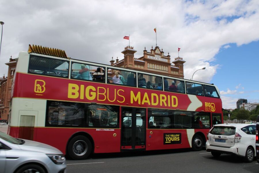 Madrid: Panoramic Open-Top Bus Day or Night Tour with Guide - Cibeles, Metrópolis, and the grand city center