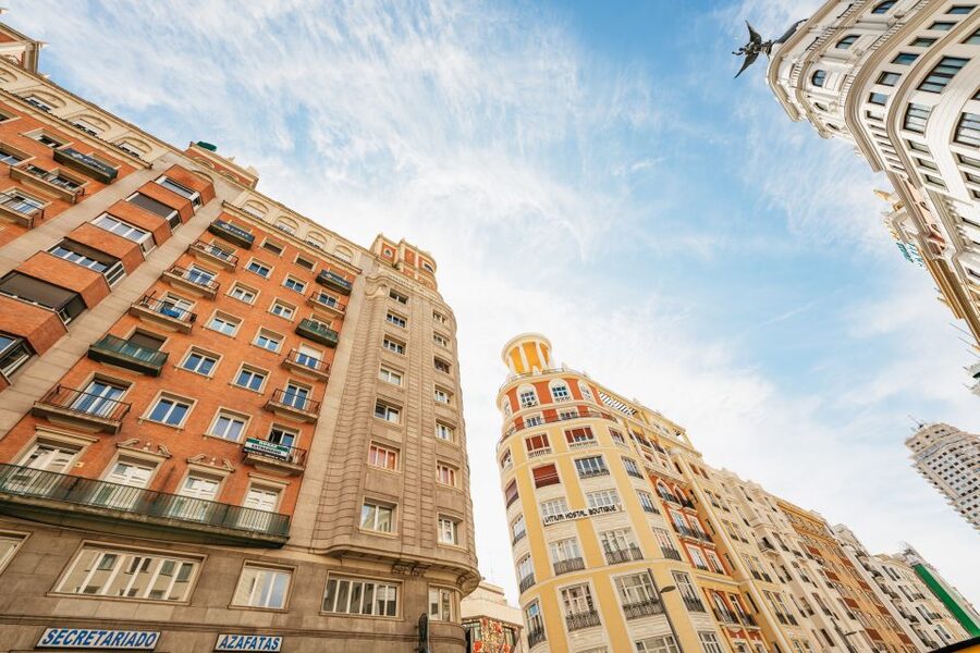 Madrid: Panoramic Route City Tour - The walking tour and La Quimera extra
