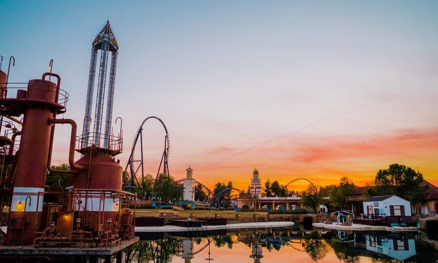 Madrid: Parque Warner Ticket and Roundtrip Transportation - What the $79 price really covers