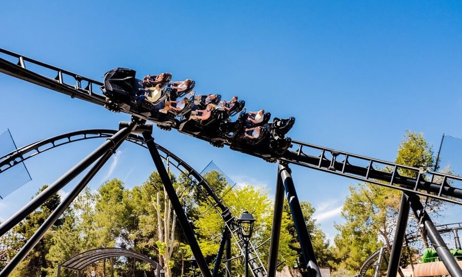 Madrid: Parque Warner Ticket and Roundtrip Transportation - Practical planning for families and mixed groups